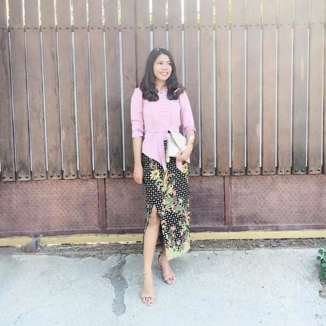 10 Ide Kebaya Kutu Baru Buat Kartinian Besok. Klasik, Elegan nan Menawan! 20