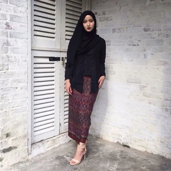 10 Ide Kebaya Kutu Baru Buat Kartinian Besok. Klasik, Elegan nan Menawan! 16
