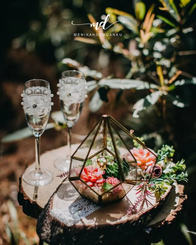 10 Inspirasi Ring Box Cantik Berbahan Kayu. Pas Nih, Buat Pesta Pernikahanmu Makin Terkesan Rustic 13