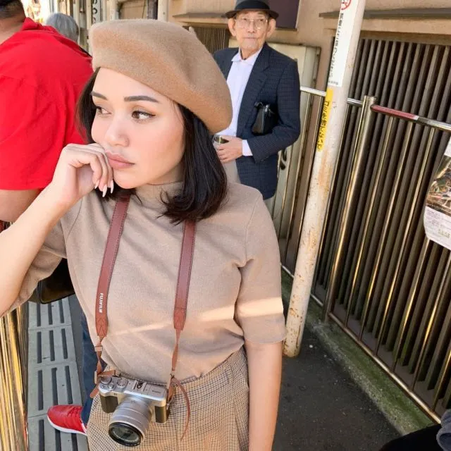 11 Inspirasi Pakai Lipstik Cokelat ala Beauty Influencer. Cantik Elegan Tanpa Pucat atau Berlebihan 13