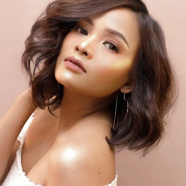 11 Inspirasi Pakai Lipstik Cokelat ala Beauty Influencer. Cantik Elegan Tanpa Pucat atau Berlebihan 18