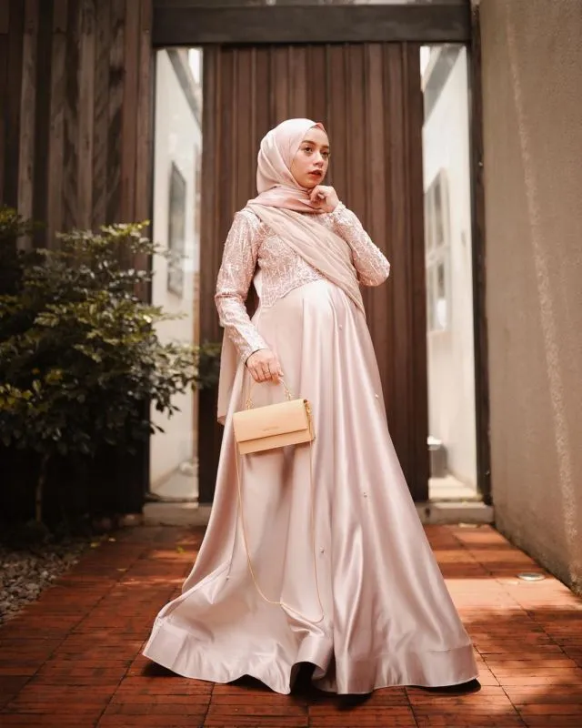 9 OOTD Kondangan untuk Ibu Hamil ala Selebgram Joyagh. Sopan, Elegan dan Pasti Curi Perhatian! 16