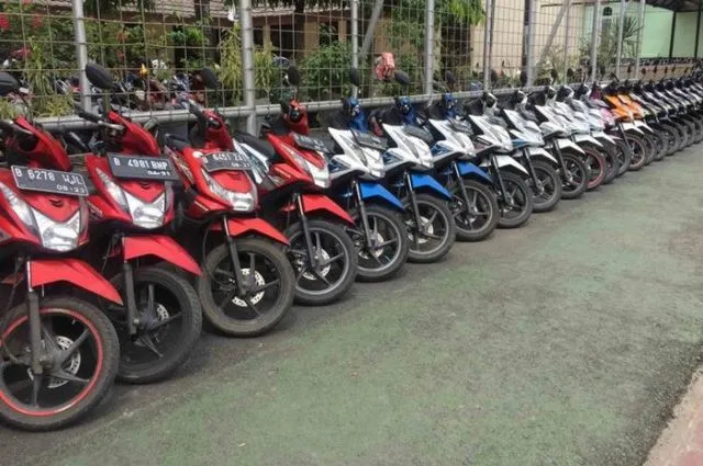 8 Uneg-Uneg Hati dari Korban Juru Parkir yang Sering Muncul Tiba-tiba. Kembalikan Dua Ribu Kami, Kir! 10