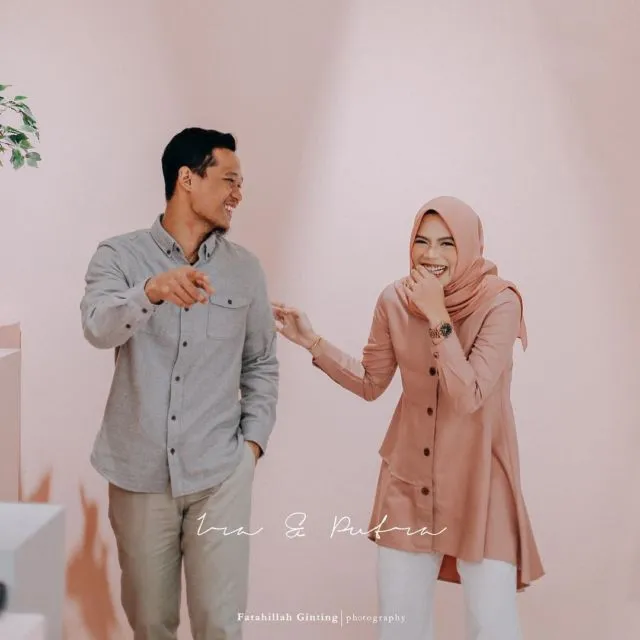Karena Pernikahan adalah Momen Bahagia, 12 Ide Pre-Wedding dengan Pose Tertawa Ini Bisa Kamu Coba 20