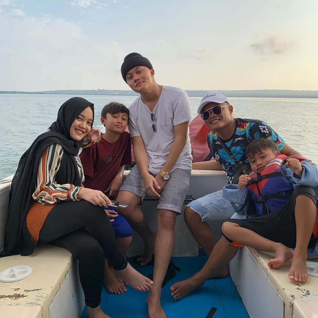 Posting Foto Keluarganya Tanpa Mantan Istri, Begini Reaksi Publik Pada Sule. Nyesek, Bro! 4