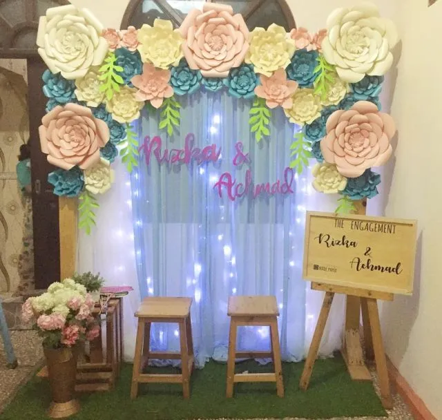 12 Inspirasi Paper Flower untuk Latar Dekorasi Acara Lamaranmu. Cantik Elegan, Bisa Dibikin Sendiri 22