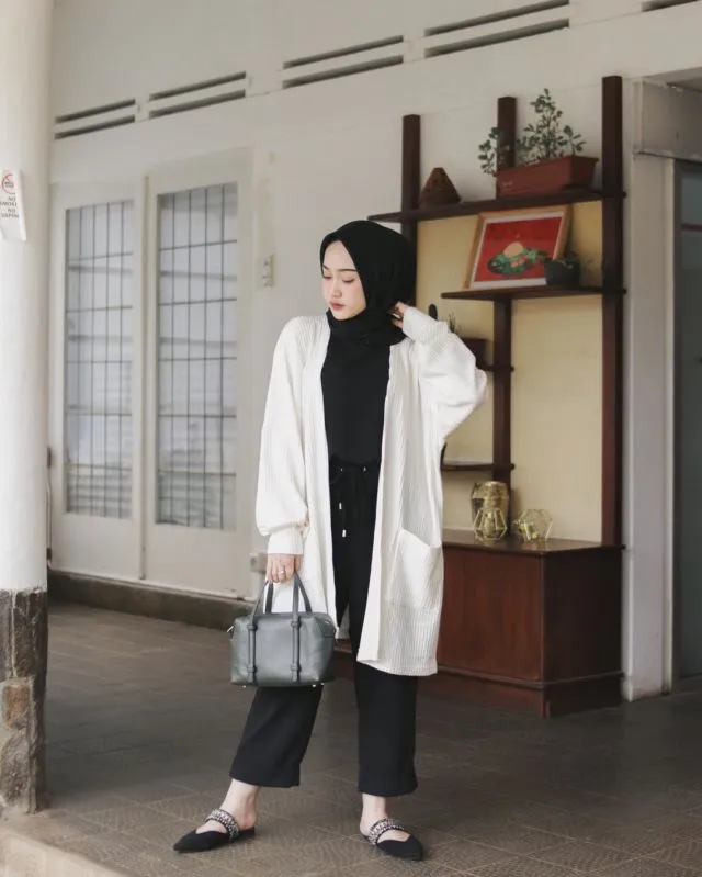 10 Ide Memakai Outer ala Selebgram @sin.sr. Cocok Untukmu yang Bertubuh Mungil 13