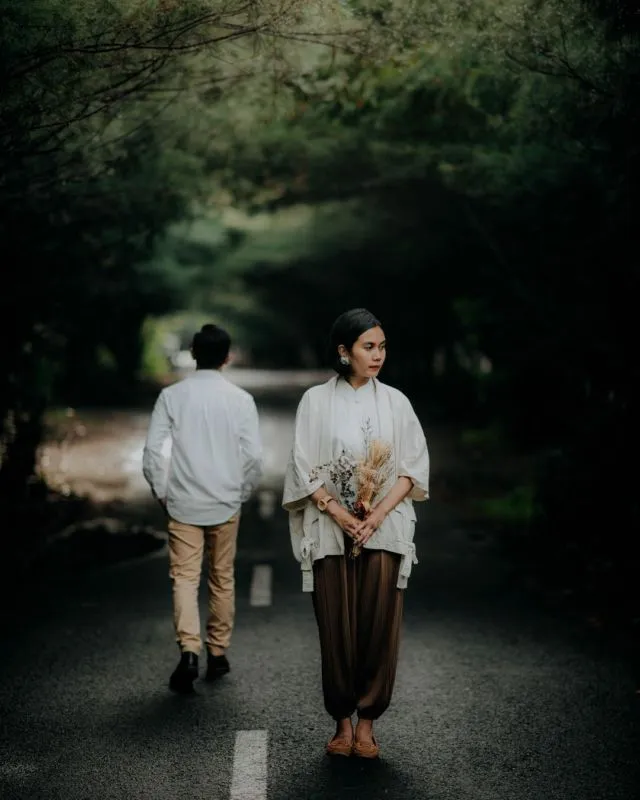 10 Inspirasi Pre-Wedding Outdoor, Tanpa Sentuhan 15