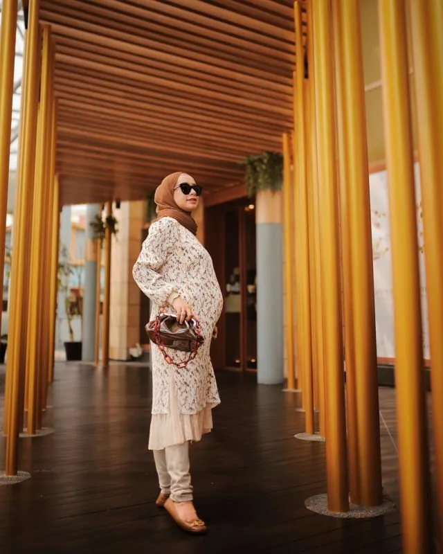 9 OOTD Kondangan untuk Ibu Hamil ala Selebgram Joyagh. Sopan, Elegan dan Pasti Curi Perhatian! 15