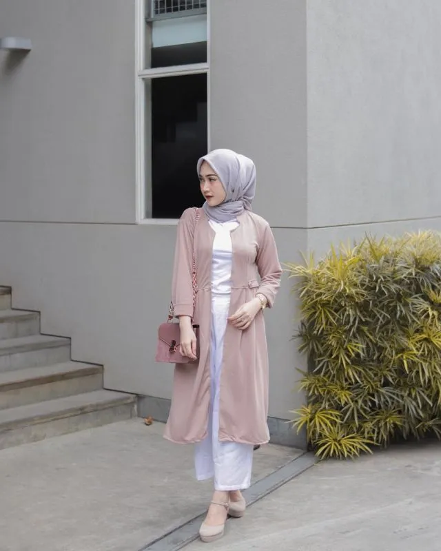 10 Ide Memakai Outer ala Selebgram @sin.sr. Cocok Untukmu yang Bertubuh Mungil 20