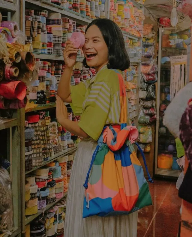 10 Rekomendasi Tas Colorful Lokal, Harga Mahasiswa. Gaya Mentereng tapi Bujet Tipis? Bisa! 14