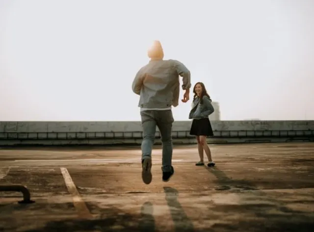 10 Inspirasi Pre-Wedding Outdoor, Tanpa Sentuhan 14