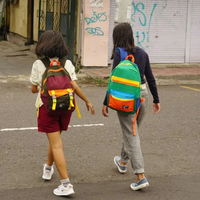 10 Rekomendasi Tas Colorful Lokal, Harga Mahasiswa. Gaya Mentereng tapi Bujet Tipis? Bisa! 12