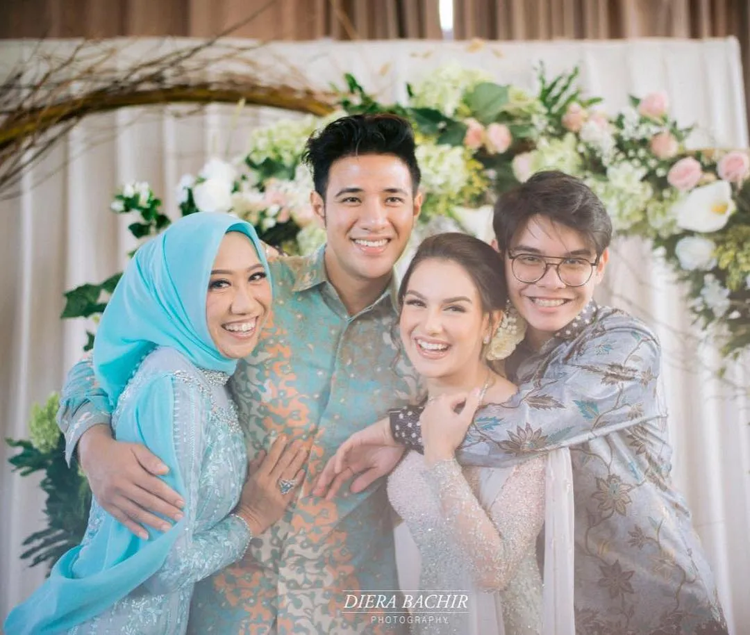 Irish Bella Nikah, Publik Malah Salah Fokus ke Sosok Adik yang Jadi Walinya. Ganteng! 14