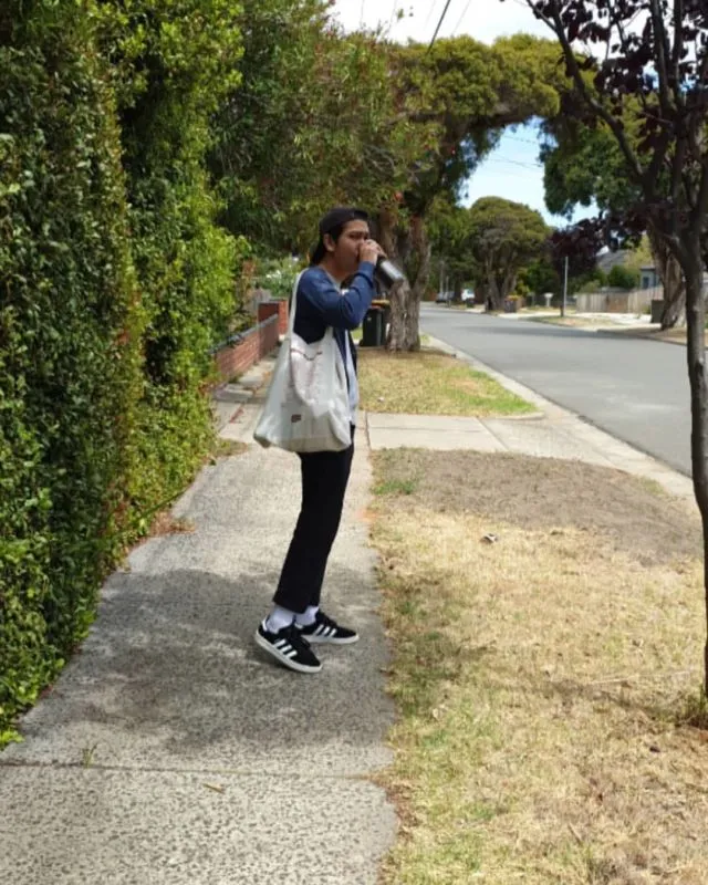 11 OOTD Kece ala Iqbaal 'Dilan' Ramadhan. Tak Perlu Bikin Puisi Biar Cewek-cewek Mau Kamu Ajak Jalan 21