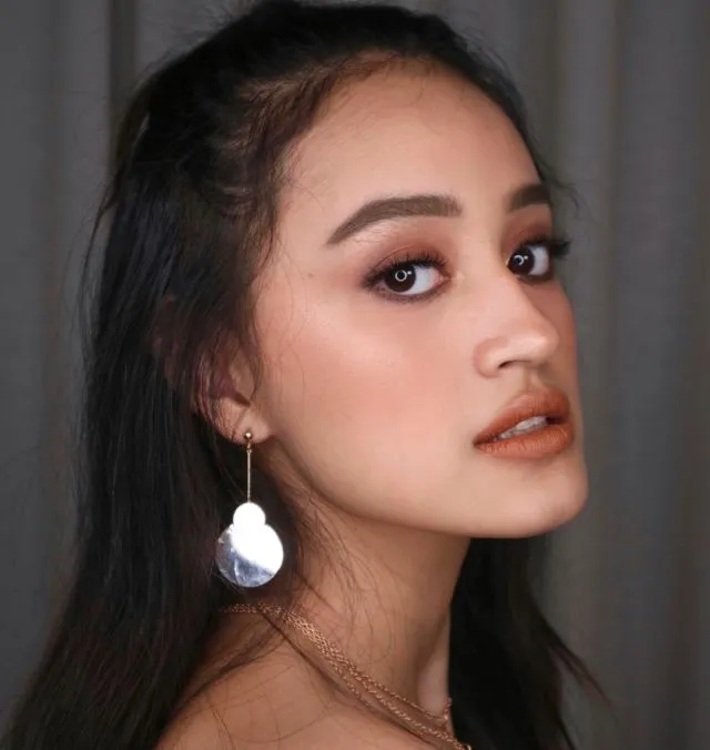 Satu Warna untuk Semua, Sontek Yuk 12 Ide Monochromatic Make-up Look ala Selebgram Hits Ini! 19