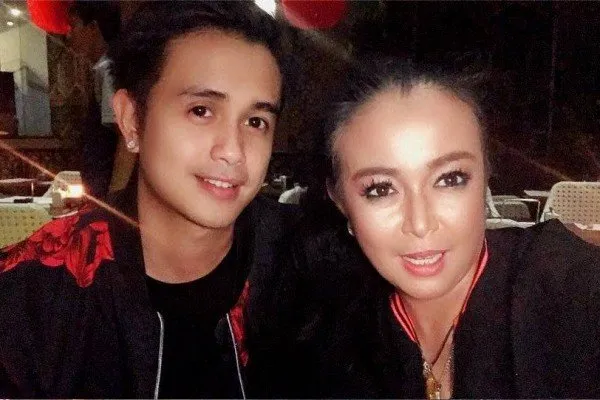 5 Fakta Pernikahan Bintang FTV Ajun Perwira-Jennifer yang Terpaut Usia 17 Tahun. Mesranya Kayak ABG! 8