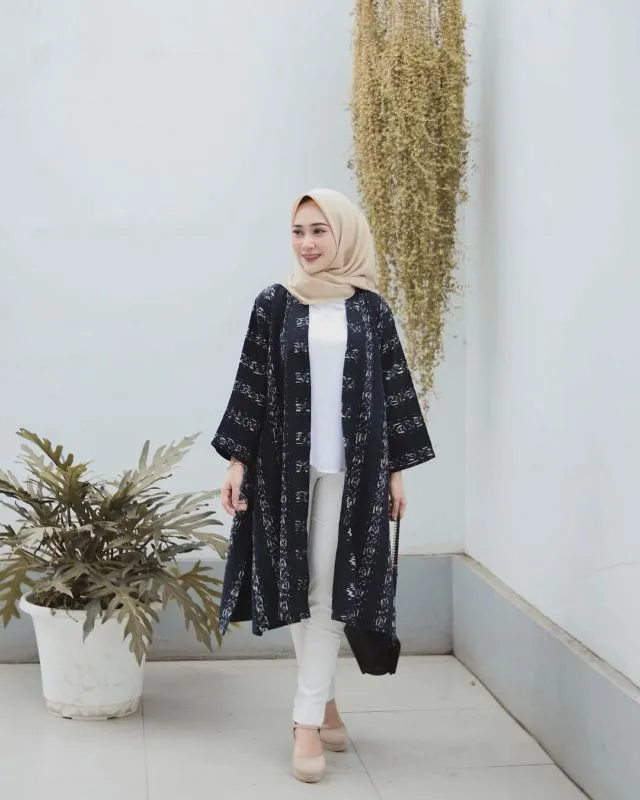 10 Ide Memakai Outer ala Selebgram @sin.sr. Cocok Untukmu yang Bertubuh Mungil 15