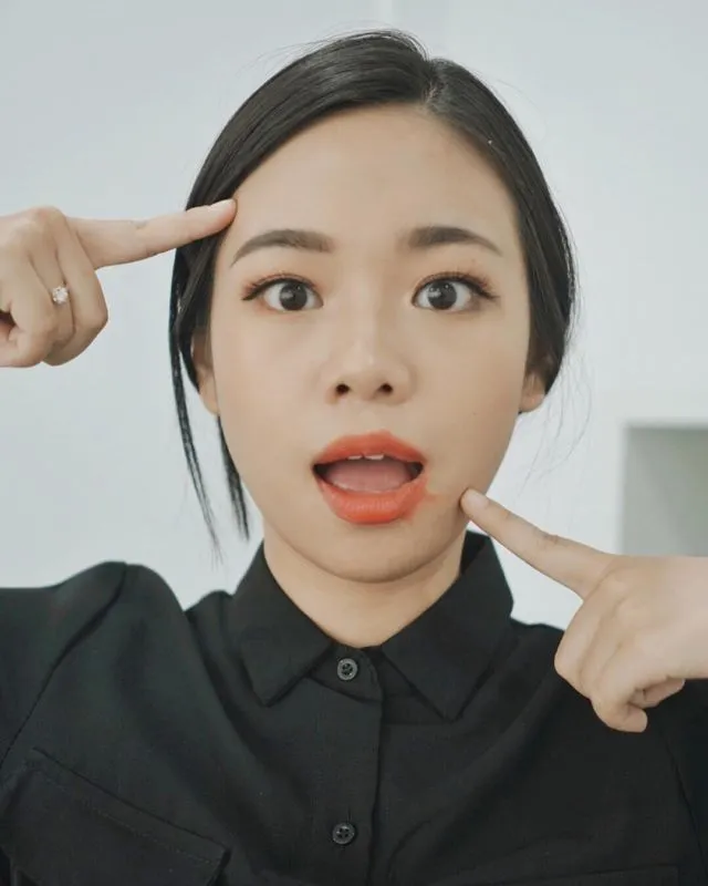 11 Ide Pakai Lipstik Warna Oranye ala Selebgram, Segar dan Nggak Norak 12