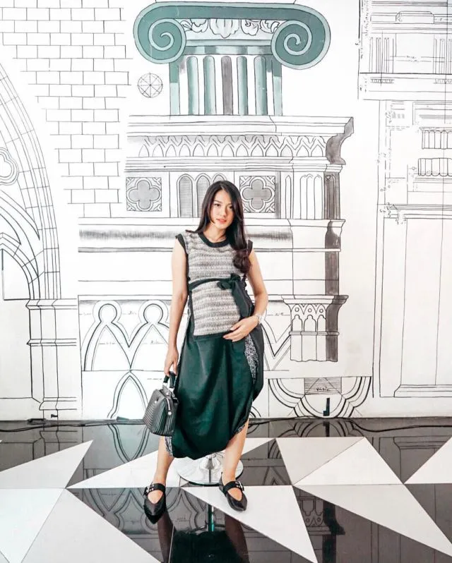 11 Ide Gaya ala Anissa Aziza yang Bisa Ditiru Ibu Hamil. Perut Besar, Bukan Halangan Tampil Memesona 22
