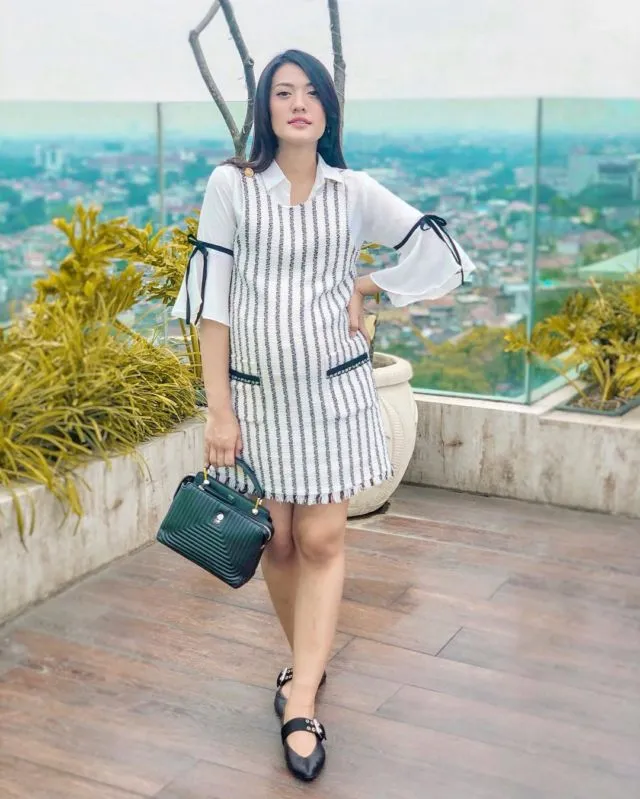 11 Ide Gaya ala Anissa Aziza yang Bisa Ditiru Ibu Hamil. Perut Besar, Bukan Halangan Tampil Memesona 18