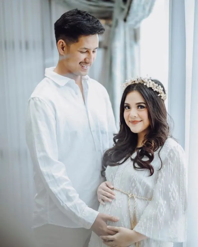 10 Inspirasi Maternity Photoshoot ala Tasya Kamila. Cantik dan Elegan Tanpa Perlu Buka-bukaan 12