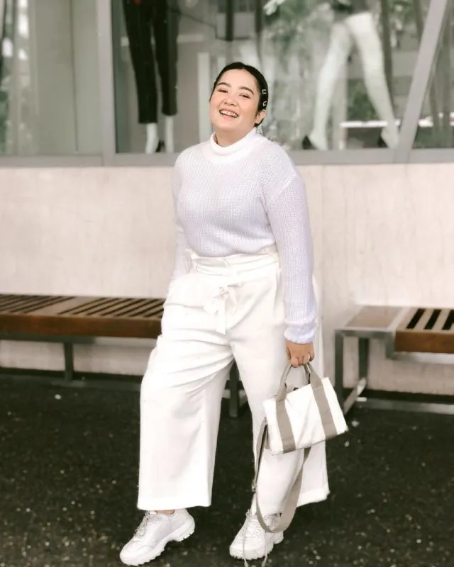10 Ide Padu Padan Busana ala Selebgram Sandra D Lubis. Sempurna untuk Kamu yang Bertubuh Curvy! 12