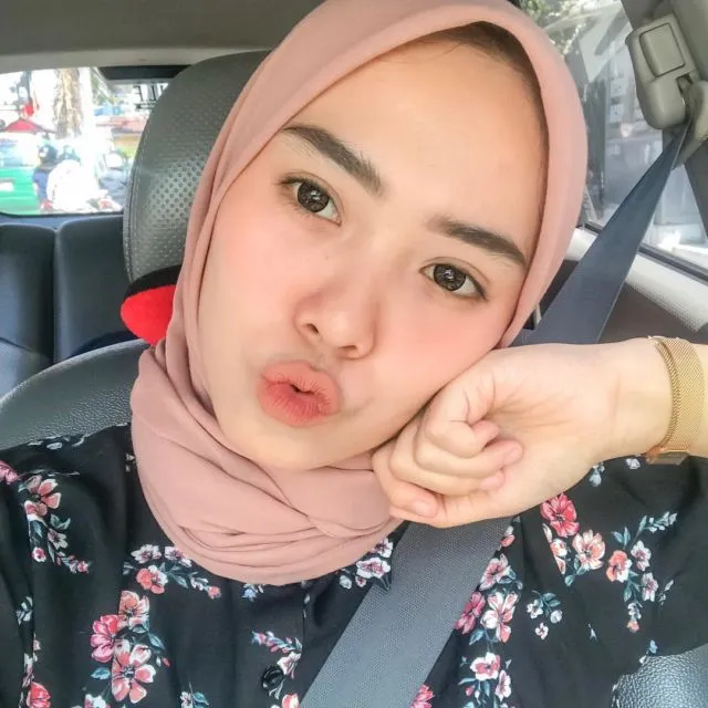 Satu Warna untuk Semua, Sontek Yuk 12 Ide Monochromatic Make-up Look ala Selebgram Hits Ini! 18