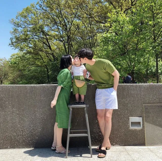 9 Ide Foto Keluarga dari Pasangan Korea; Konsepnya Sederhana, Hasilnya Luar Biasa! 16