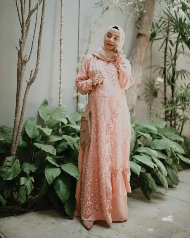 9 OOTD Kondangan untuk Ibu Hamil ala Selebgram Joyagh. Sopan, Elegan dan Pasti Curi Perhatian! 14