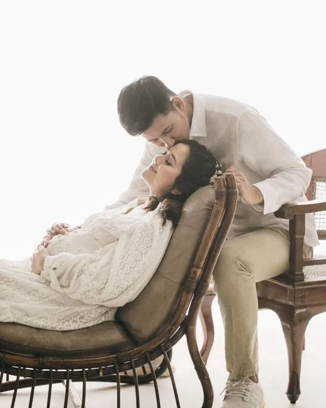 10 Inspirasi Maternity Photoshoot ala Tasya Kamila. Cantik dan Elegan Tanpa Perlu Buka-bukaan 15