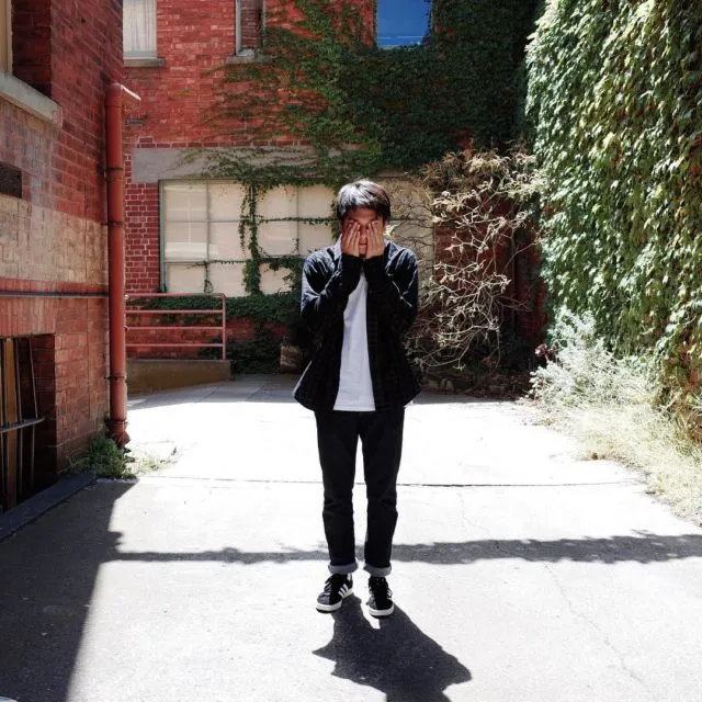 11 OOTD Kece ala Iqbaal 'Dilan' Ramadhan. Tak Perlu Bikin Puisi Biar Cewek-cewek Mau Kamu Ajak Jalan 13