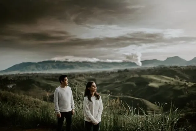 10 Inspirasi Pre-Wedding Outdoor, Tanpa Sentuhan 12