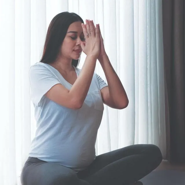 Hamil 7 Bulan, Aura Kasih Unggah Maternity Photo Seksi Bareng Suami. Bisa Jadi Ide Fotomu Juga Nih! 16