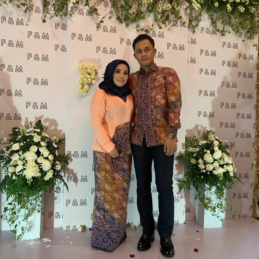 Dinikahi Oleh Pria yang 15 Tahun Lebih Muda, Muzdalifah Resmi Melepas Status Jandanya. Selamat! 4