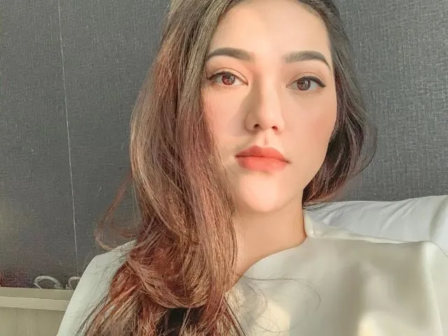 11 Ide Pakai Lipstik Warna Oranye ala Selebgram, Segar dan Nggak Norak 14