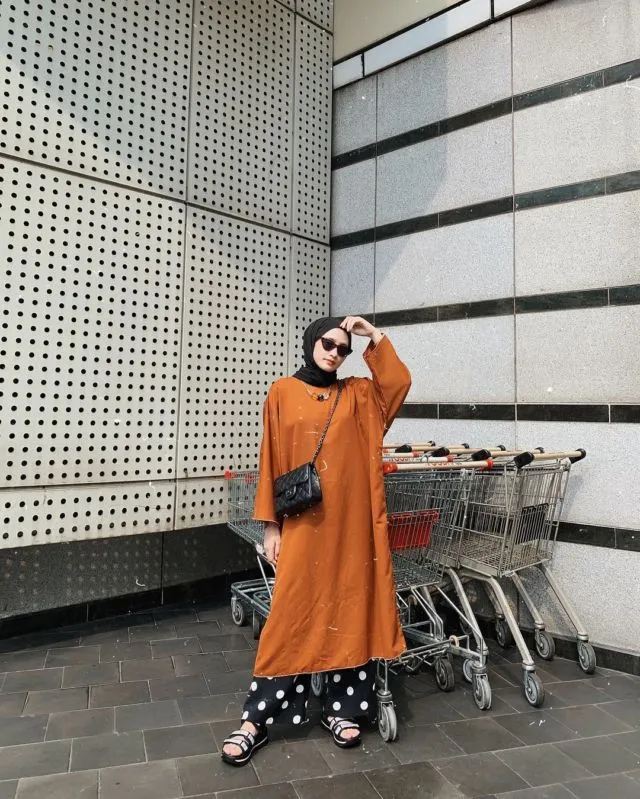 10+ Padu Padan Tunik ala Selebgram Helmi Nursifah. Nyaman untuk ke Kantor atau ke Kampus Seharian~ 17