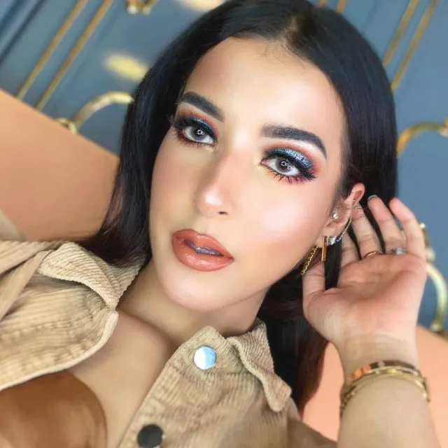 11 Inspirasi Pakai Lipstik Cokelat ala Beauty Influencer. Cantik Elegan Tanpa Pucat atau Berlebihan 23