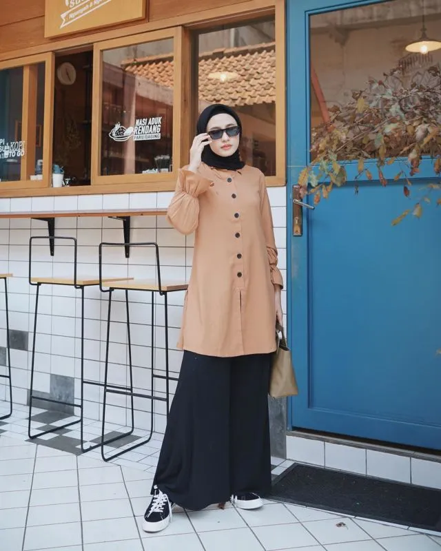 10+ Padu Padan Tunik ala Selebgram Helmi Nursifah. Nyaman untuk ke Kantor atau ke Kampus Seharian~ 15