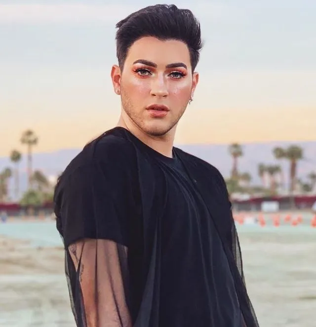 Coachella Sedang Berlangsung! Yuk Intip Kecenya 8 Make-up ala Artis dan Selebgram yang Datang 13