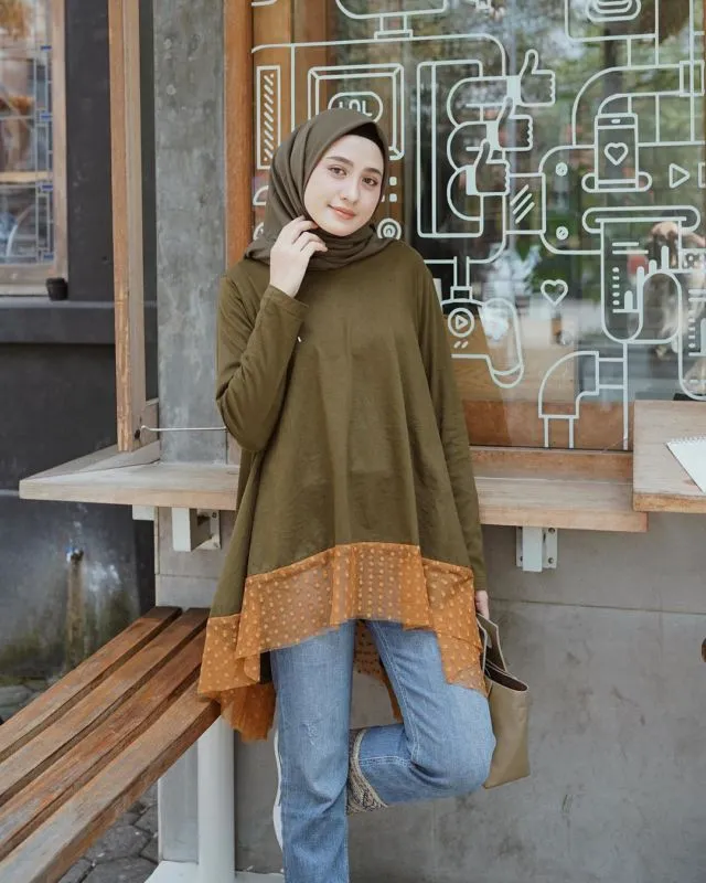 10+ Padu Padan Tunik ala Selebgram Helmi Nursifah. Nyaman untuk ke Kantor atau ke Kampus Seharian~ 16
