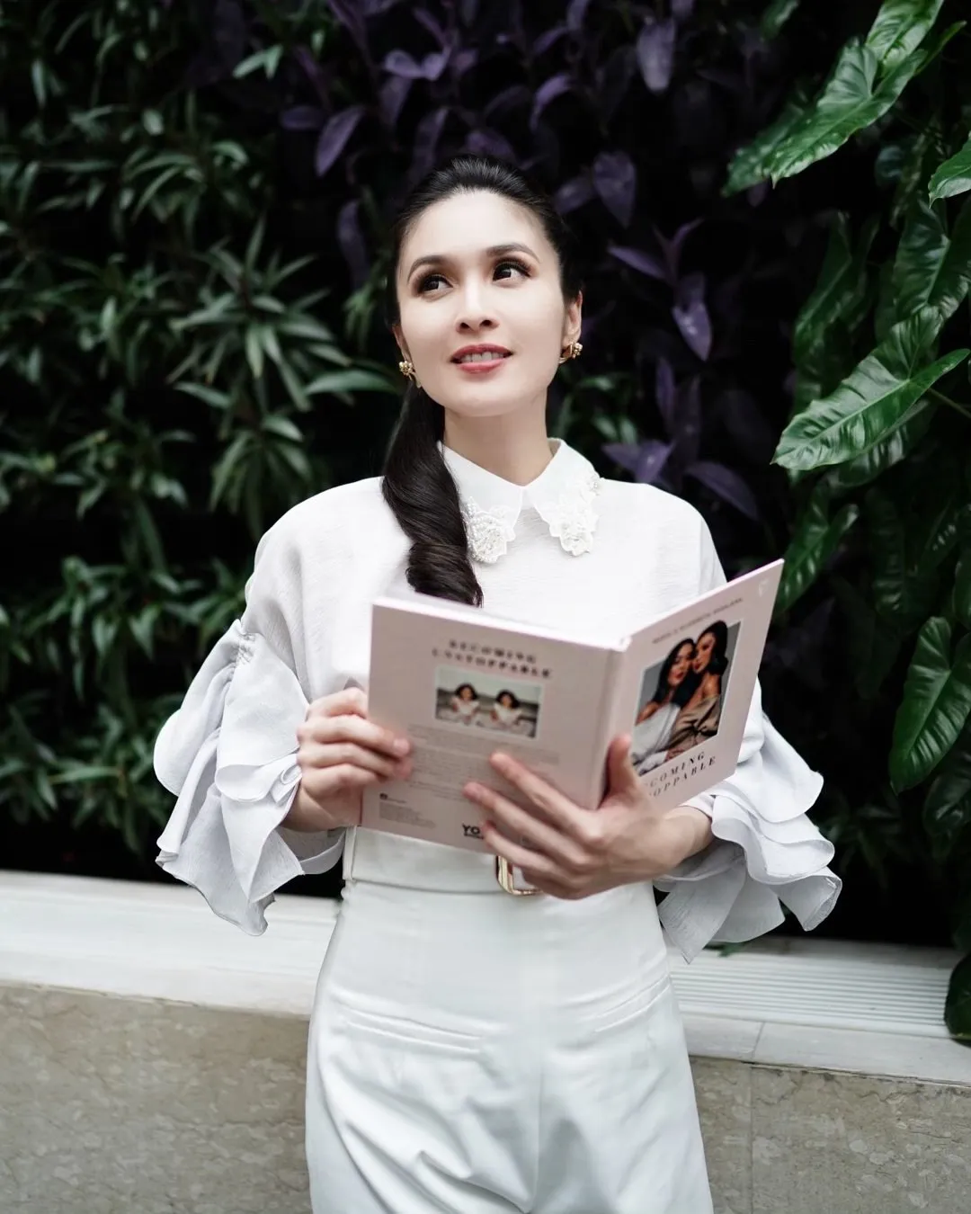 Foto Bareng Sandra Dewi, Wulan Guritno: 'Singsetan yang Hamil 5 Bulan daripada Aku!' 4