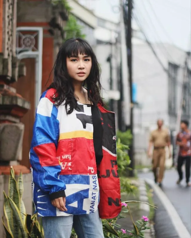 Viral, Spanduk Sisa-sisa Kampanye Disulap Jadi Outfit Keren. Ini 9 Kreasi Fesyen dari Limbah Lainnya 11