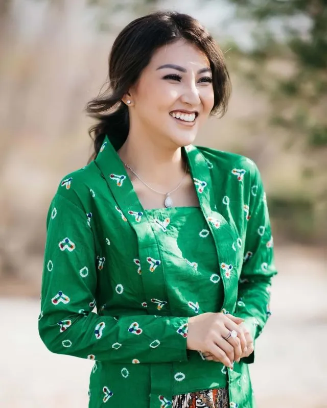 Parade 10 Kebaya Elegan ala Artis yang Rayakan Hari Kartini. Ayunya Bikin Mata Nggak Bosan Melirik! 16