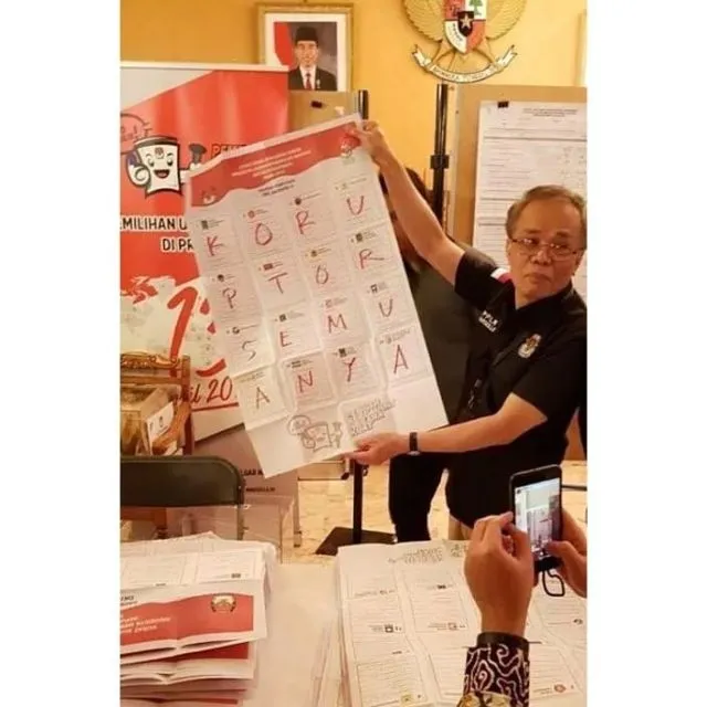 10+ Drama Kocak di Balik Bilik Pemilu yang Mungkin Juga Kamu Alami. Pemilu 2019 Ini Memang Epik! 18