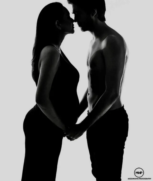 Hamil 7 Bulan, Aura Kasih Unggah Maternity Photo Seksi Bareng Suami. Bisa Jadi Ide Fotomu Juga Nih! 11