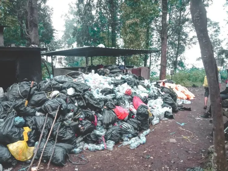Libur Long Weekend, Gunung Merbabu Dipenuhi Ribuan Pendaki. Kemacetan pun Pindah di Gunung! 4