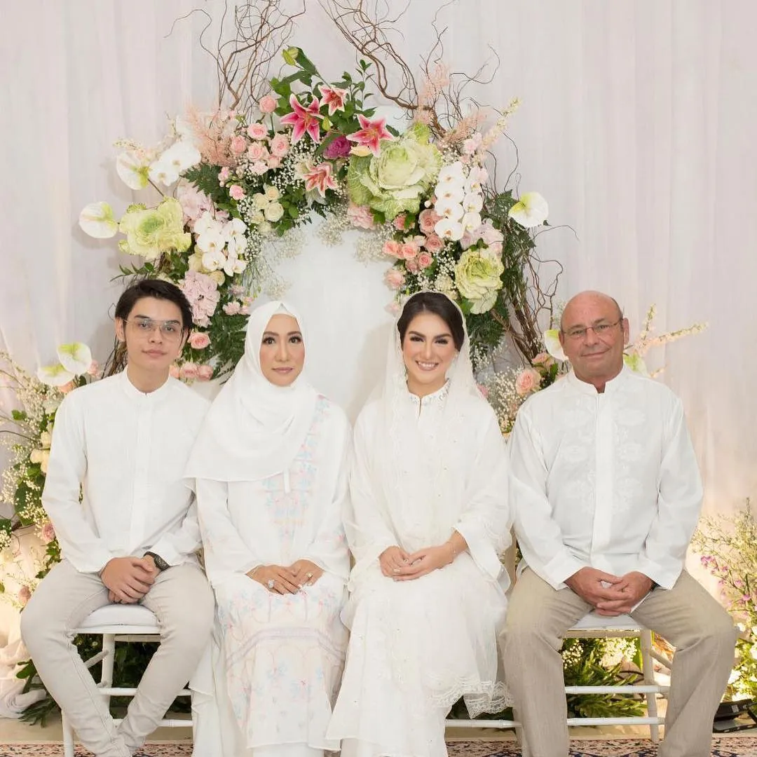 Irish Bella Nikah, Publik Malah Salah Fokus ke Sosok Adik yang Jadi Walinya. Ganteng! 13