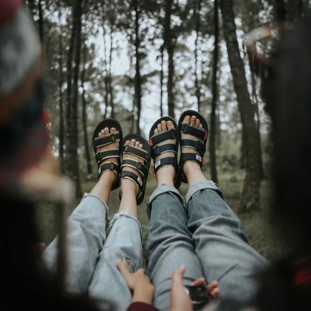 8 Rekomendasi Merek Sandal Lokal Harga Terjangkau Tapi Berkualitas. Sobat Missqueen, Mari Merapat! 10