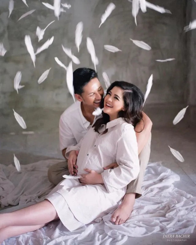 10 Inspirasi Maternity Photoshoot ala Tasya Kamila. Cantik dan Elegan Tanpa Perlu Buka-bukaan 18